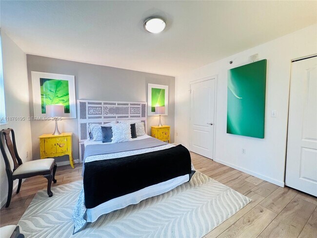 Building Photo - 1200 Brickell Bay Dr