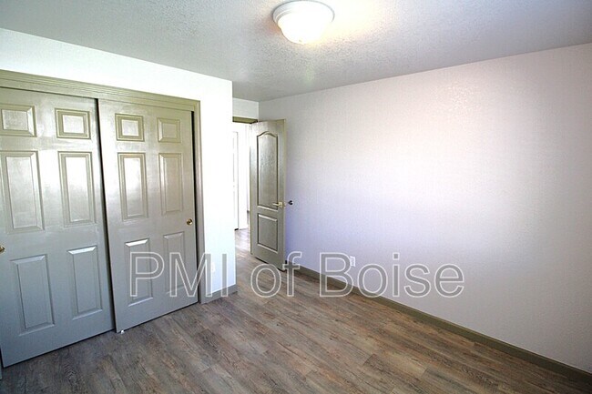 Building Photo - 3357 S Williamsburg Way