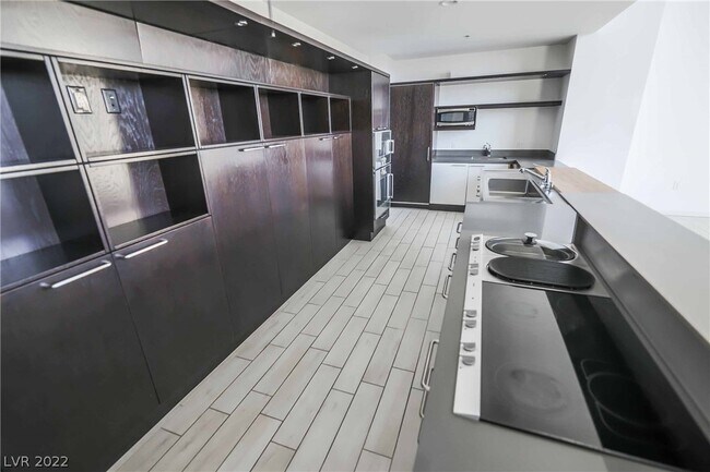 Building Photo - 900 S Las Vegas Blvd