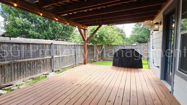 Building Photo - 5004 Evergreen Dr