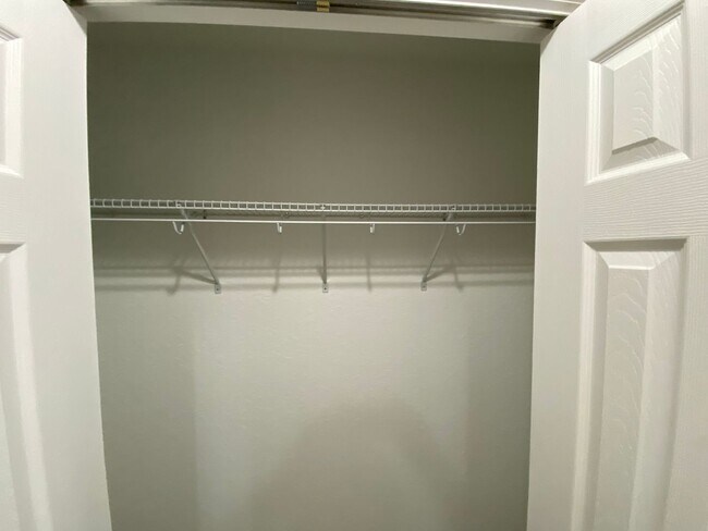 Building Photo - Custom Home - Desirable SW Ocala Neighborhood 3/2/2 **Won't Last**