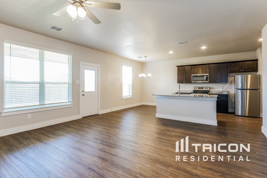 Building Photo - 10332 Ft Ewell Trl