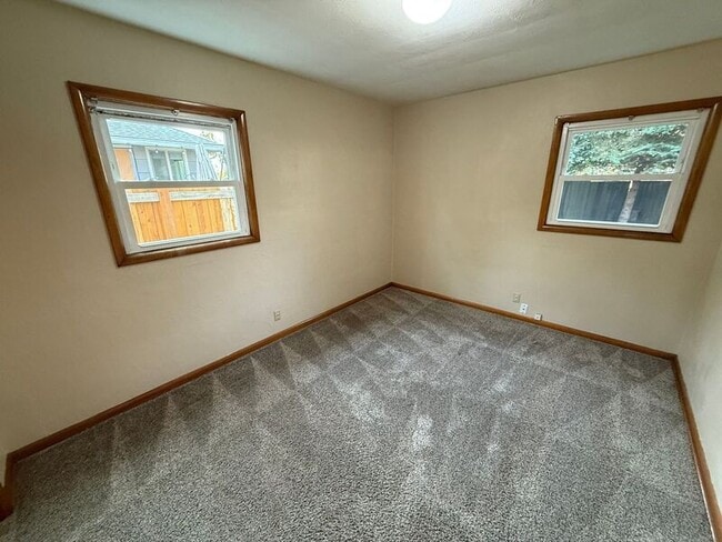 Building Photo - 595 18th St NE