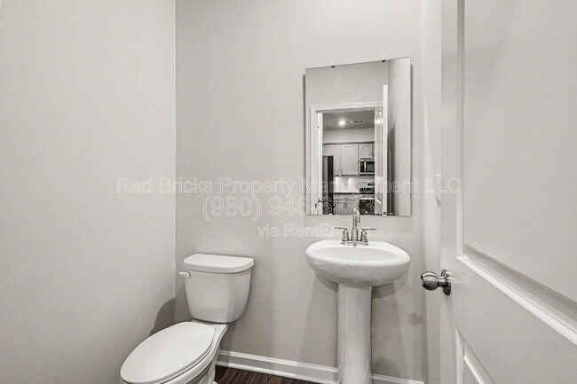Building Photo - 8009 Whitegrove Rd