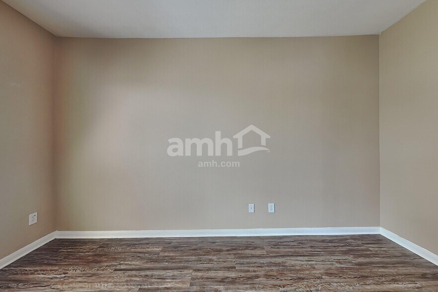 Building Photo - 7418 Jacobs Well Dr