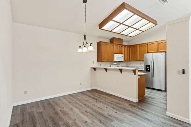 Building Photo - 5740 Laguna Park Dr