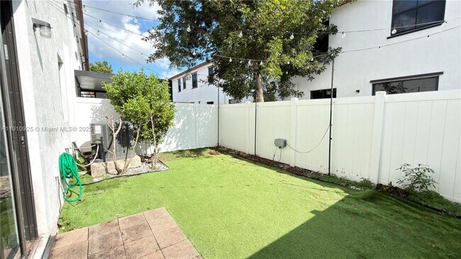 Building Photo - 10337 W 34th Ln