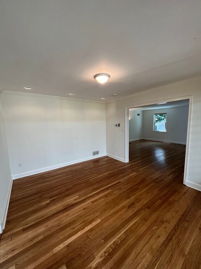 Building Photo - Berkley Stunner