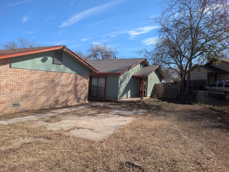 Primary Photo - 1322 Bayou Dr