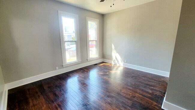 Building Photo - 118 E Maryland St