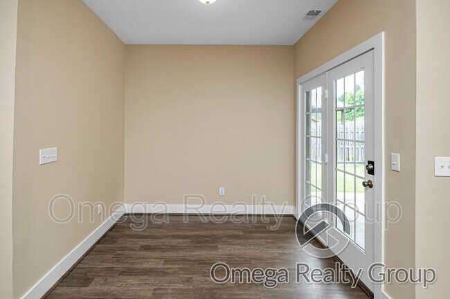 Building Photo - 252 Chesser Park Dr