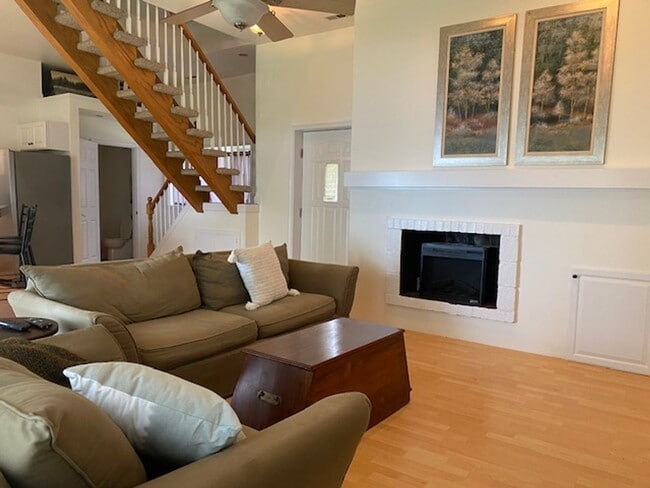 Building Photo - Riverside Drive