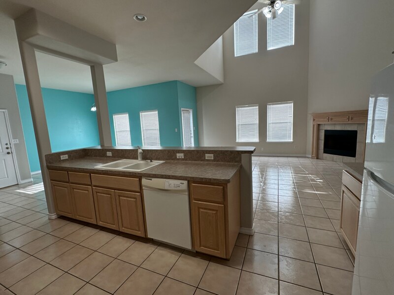 Building Photo - 15505 Palmira Ave