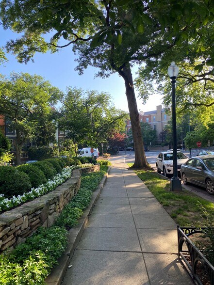 Building Photo - 2032 Belmont Rd NW