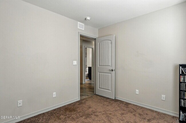 Building Photo - 14812 Hunters Grove Ave