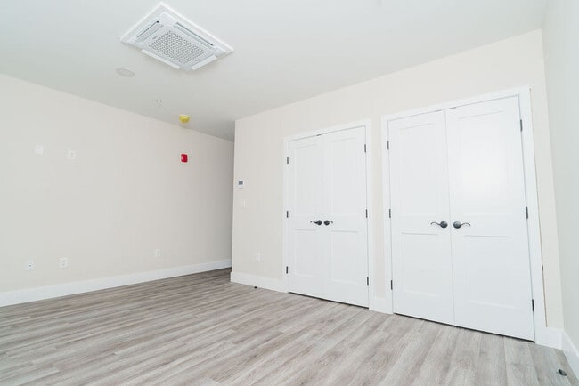 Building Photo - Riverwalk Apartments