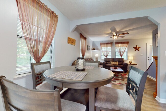 Building Photo - 247 Lakeview Ln