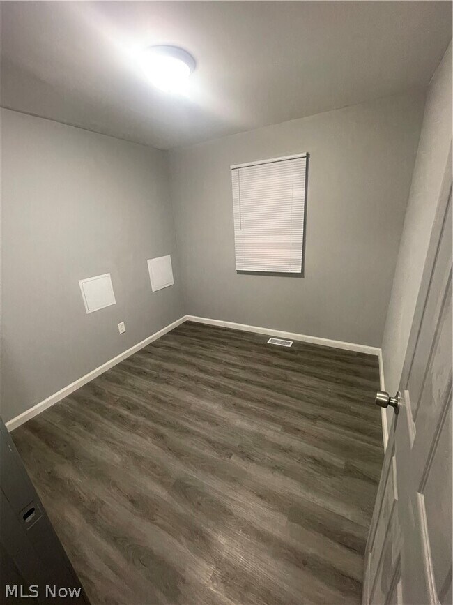 Building Photo - 12007 Beulah Ave