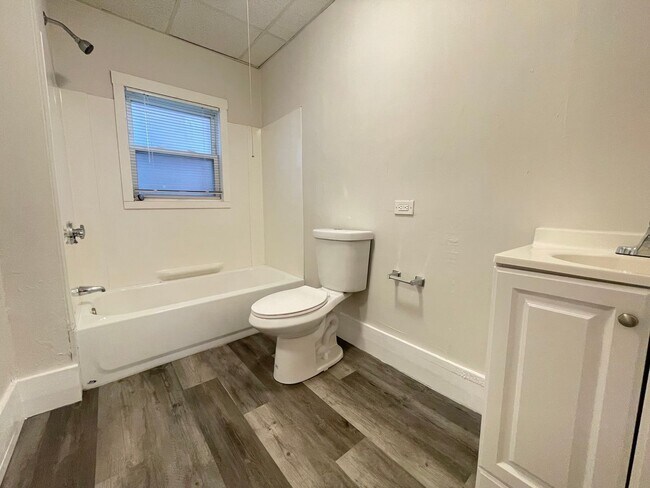 Building Photo - 325 Amherst St