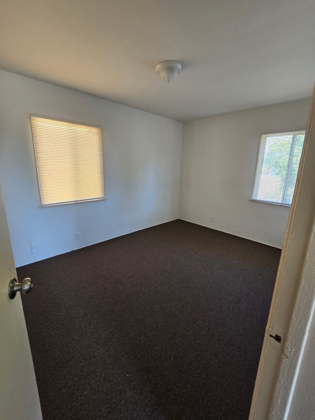 Building Photo - 10105 Pinehurst Ave