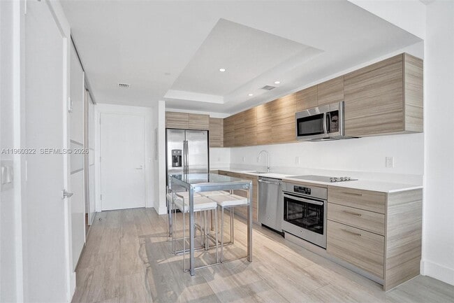 Building Photo - 121 NE 34th St