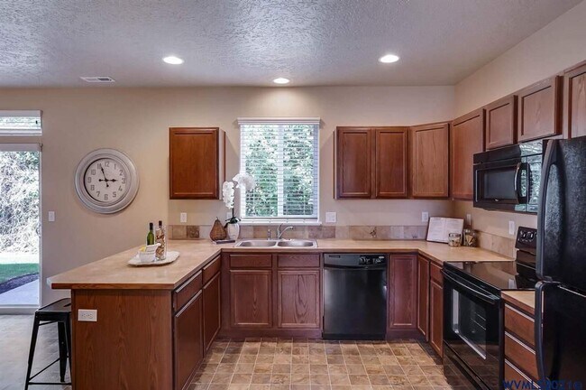 Building Photo - 848 NE Millstream Pl