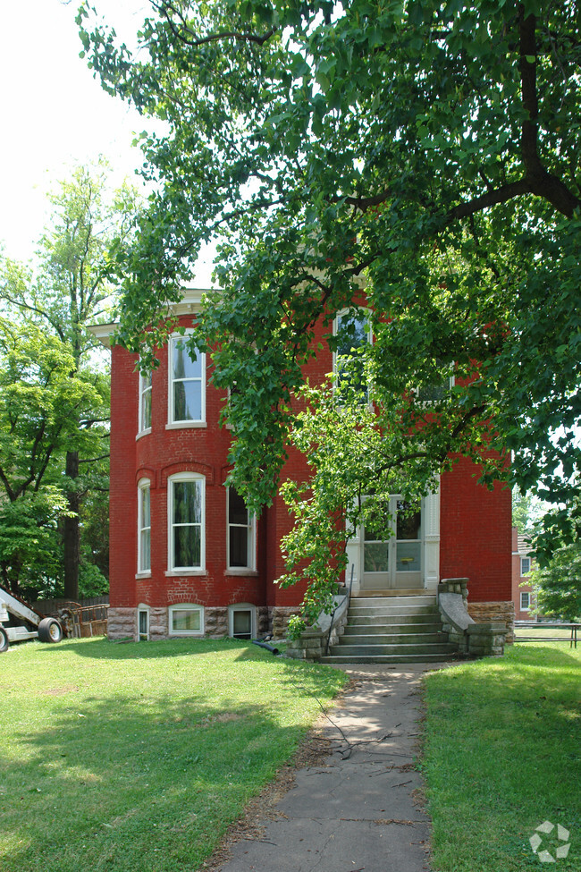 Primary Photo - 298 S Ashland Ave