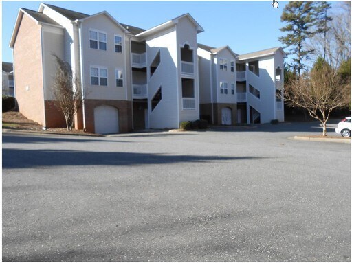 Building Photo - Moss Creek Condos, Inc