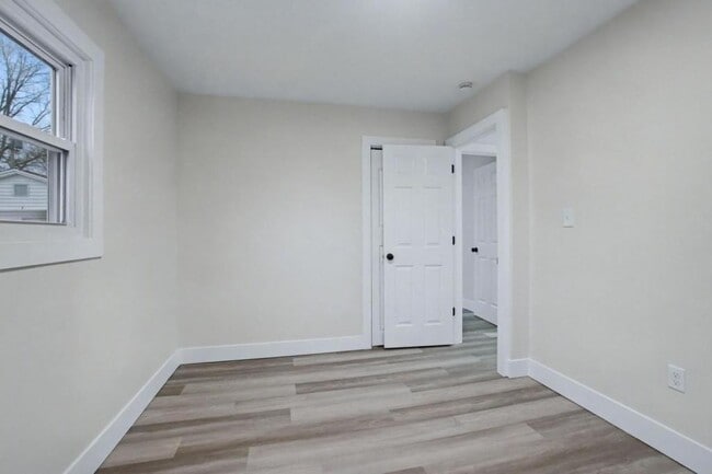 Building Photo - 5713 Mayville Dr