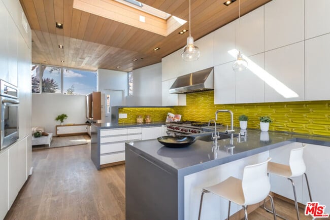 Building Photo - 4014 Colonial Ave