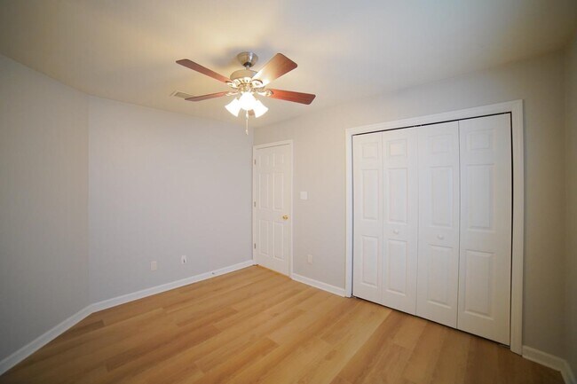 Building Photo - 1121 Mosswood Chase