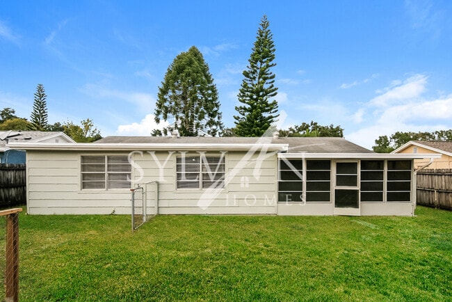 Building Photo - The living is easy in this 3 bedroom, 2 ba...