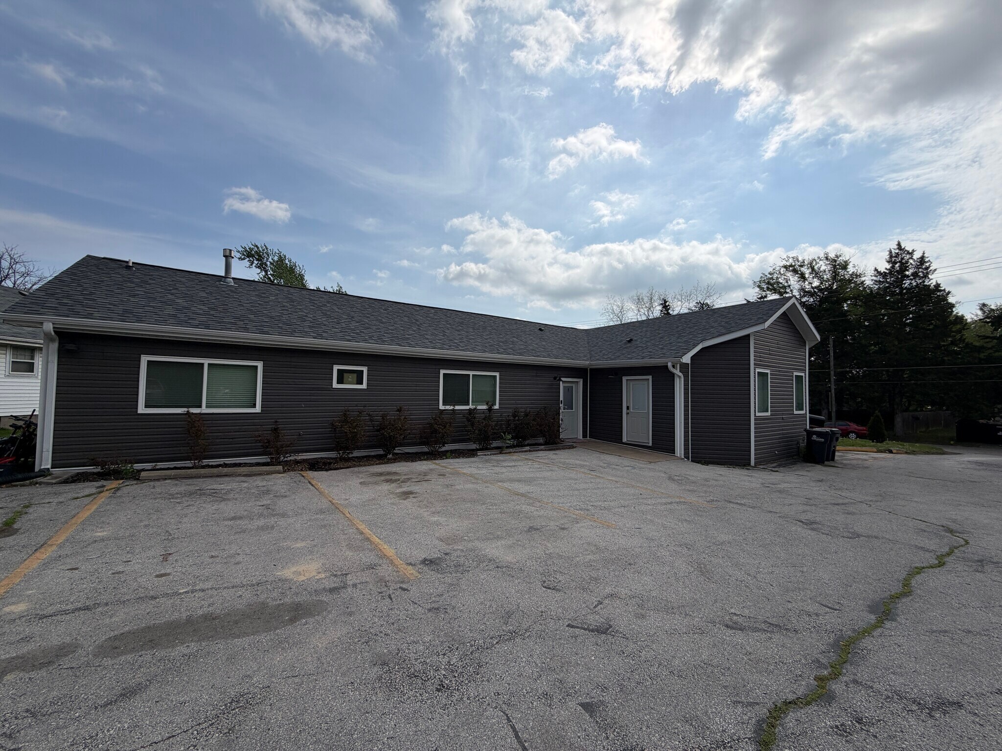 Building Photo - 701 Mikel St