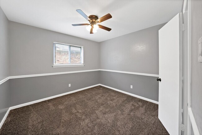 Building Photo - 1103 Wildwood Dr