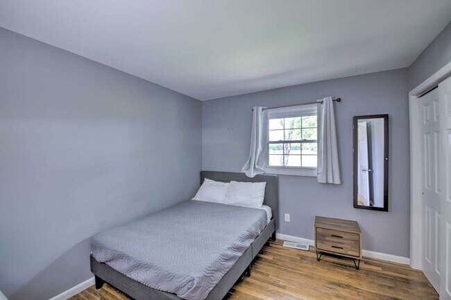 Building Photo - 6447 S Franklin Rd