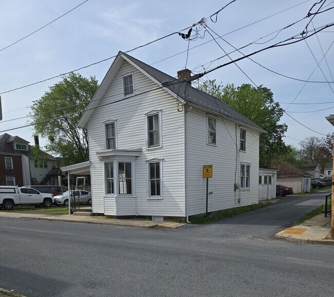Building Photo - 2 Bedroom Single Family Home in Chambersburg Borough
