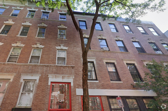 Building Photo - 82 Phillips St