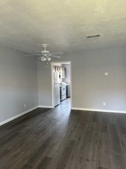 Interior Photo - CFT Parkdale Plaza - Crow Rd