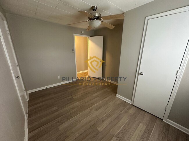 Building Photo - $500 OFF MOVE IN COSTS! MUST SEE UNITS! Close to Bethel Park, Updated 3 Bedroom/1 Bathroom with D...