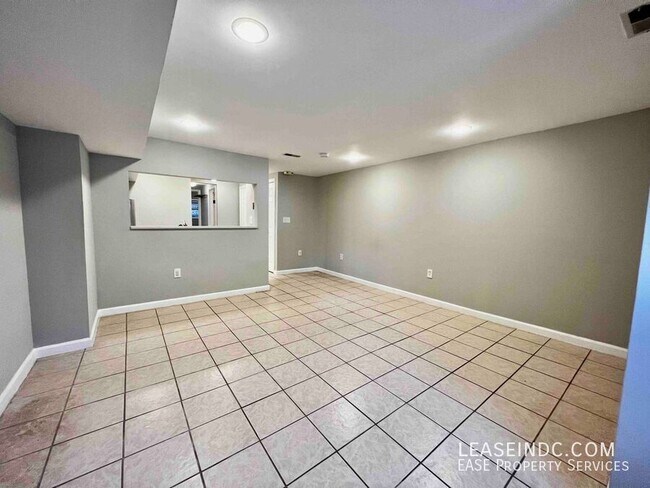 Building Photo - 1016 11th St NE