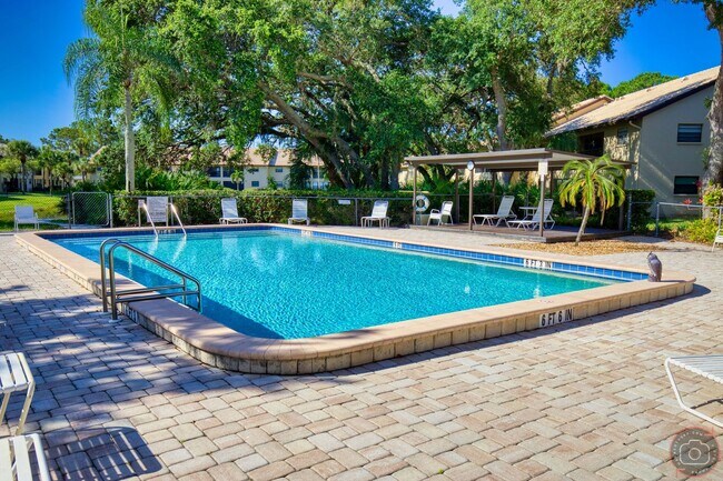 Building Photo - Seasonal Short-Term 2 Bedroom 2 Bathroom Second Floor Condo in Mission Lakes!