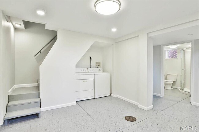 Building Photo - 6059 Odell St