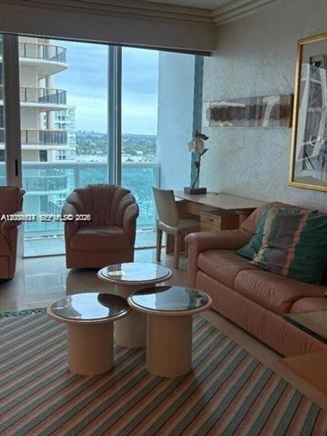 Building Photo - 10101 Collins Ave