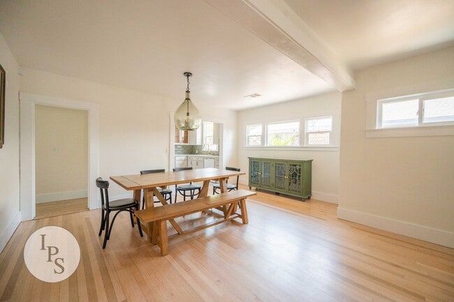 Building Photo - Beautifully Updated Fresno Tower Home, 3BR/2BA, plus Solar!!