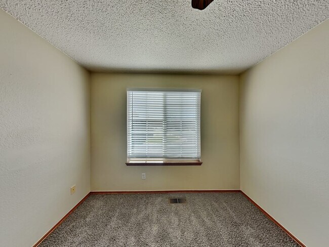 Building Photo - 5319 Rockhampton Cir