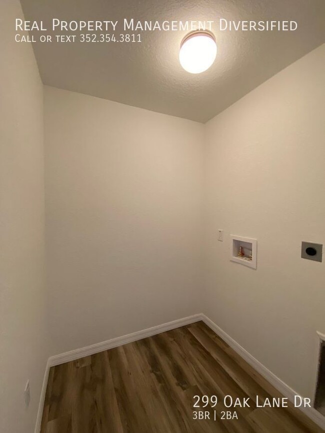 Building Photo - 299 Oak Ln Dr