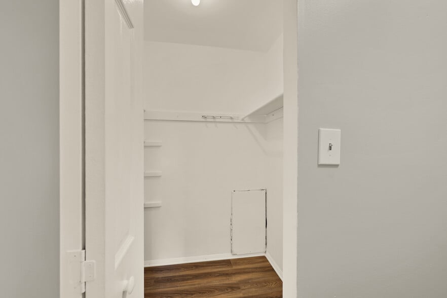 Building Photo - 5614 Bismach Dr