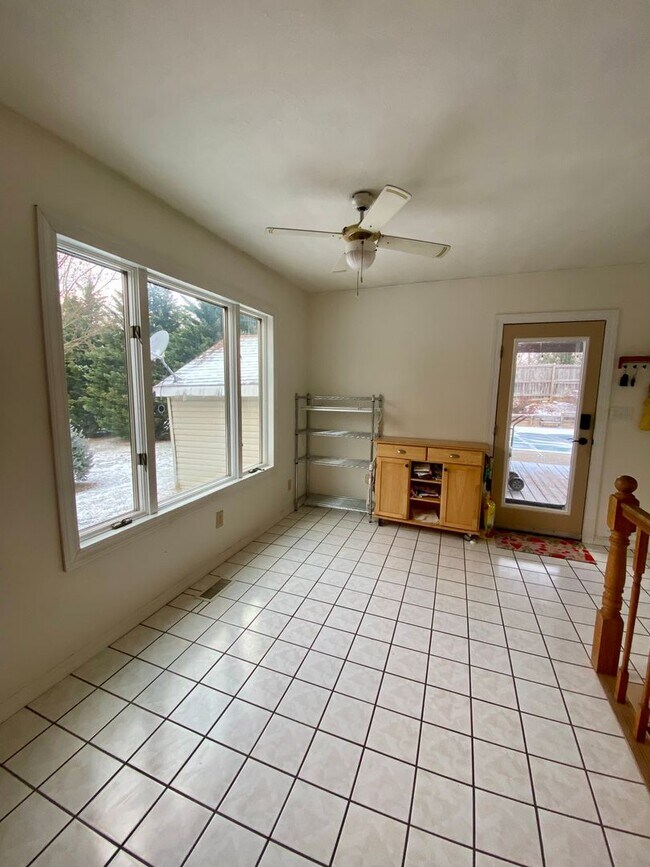 Building Photo - Spacious 3BR Home Minutes from Downtown Johnson City | W/D Included | Garden Beds