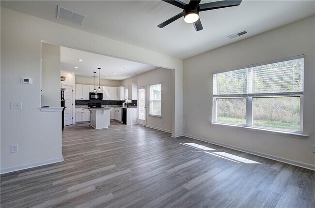 Building Photo - 10 Eagle Dr