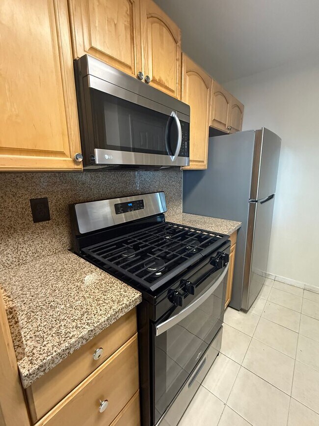Building Photo - Beautifully Updated 2 Bed, 1 Bath Townhome-Style Condo in Auburn Greens!